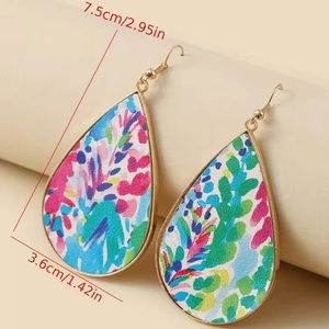 Tear Drop shape earrings Lilly like pattern